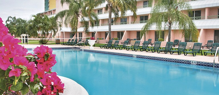 Castaways Resort And Suites 