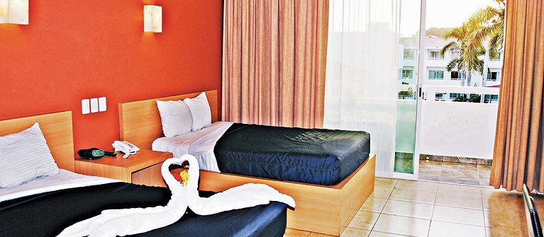 La Isla Huatulco And Beach Club