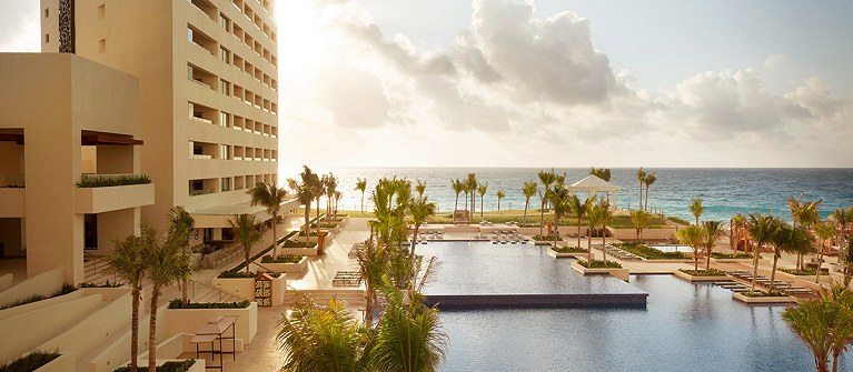 Turquoize Adult Tower At Hyatt Ziva Cancun