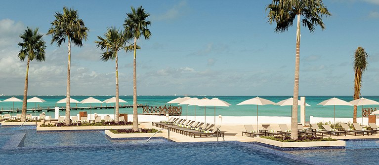 Turquoize Adult Tower At Hyatt Ziva Cancun